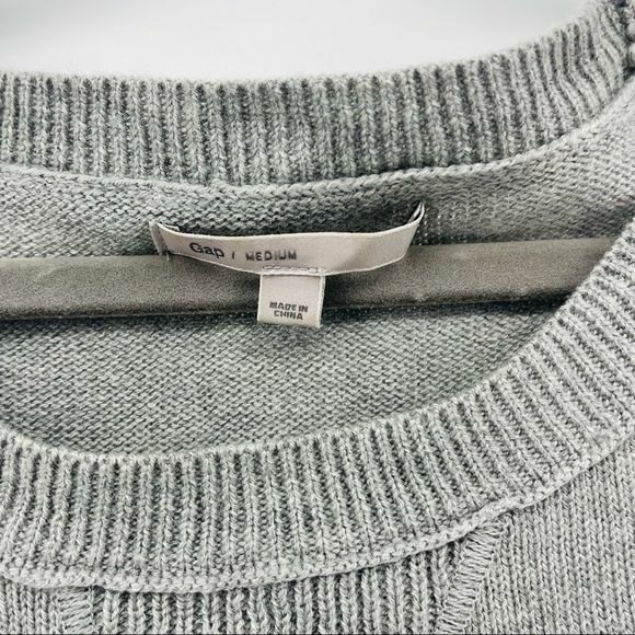 GAP Sweater Womens Medium Gray Knit Classic Wool Blend Soft Basic Neutral Preppy - Picture 3 of 8